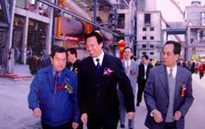 2003年11月26日,时任江西省人民政府常务副省长吴新雄、中共九江市委书记刘积福视察江西亚东。 2003年11月26日,时任江西省人民政府常务副省长吴新雄、中共九江市委书记刘积福视察江西亚东。