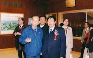 2003年11月26日,中国水泥协会会长雷前治视察江西亚东。 2003年11月26日,中国水泥协会会长雷前治视察江西亚东。