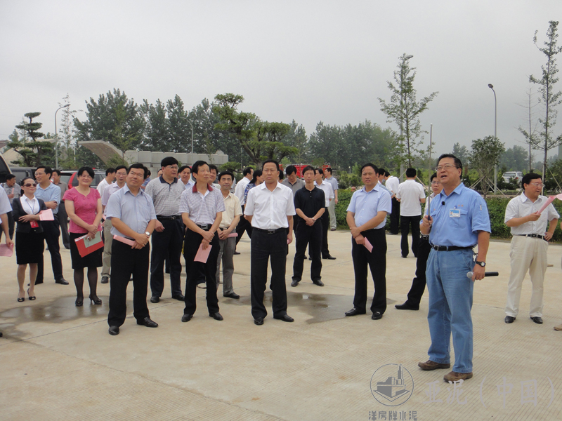 2011年7月,黄冈市市长刘雪荣、武穴市委书记吴美景视察黄冈亚东 2011年7月,黄冈市市长刘雪荣、武穴市委书记吴美景视察黄冈亚东