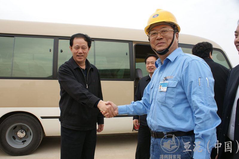2009年4月,湖北省委常委组织部长潘立刚视察黄冈亚东 2009年4月,湖北省委常委组织部长潘立刚视察黄冈亚东