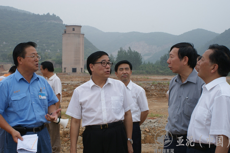2008年8月,湖北省委常委、统战部长苏晓云视察黄冈亚东 2008年8月,湖北省委常委、统战部长苏晓云视察黄冈亚东