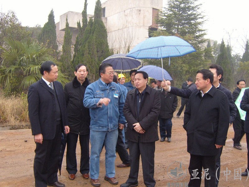 2007年12月,湖北省省委书记罗清泉视察黄冈亚东 2007年12月,湖北省省委书记罗清泉视察黄冈亚东