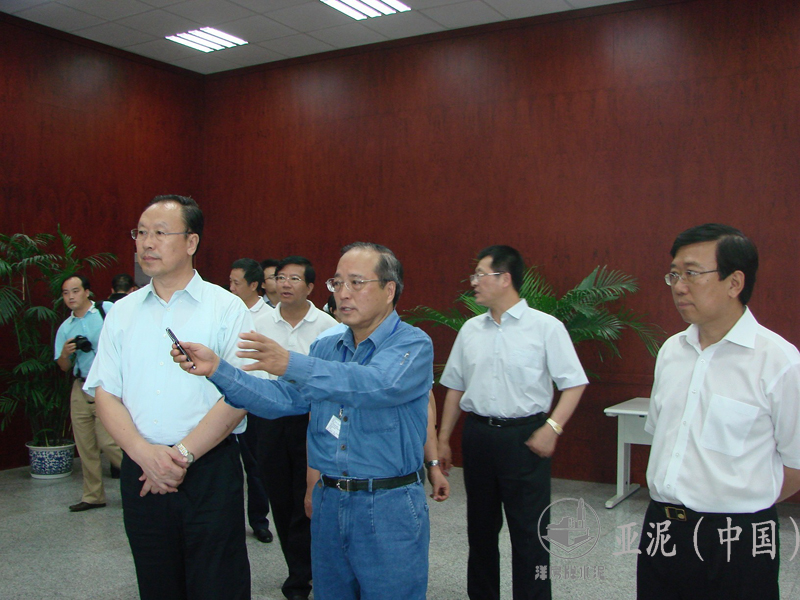 2007年8月23日,四川省委书记杜青林视察四川亚东 2007年8月23日,四川省委书记杜青林视察四川亚东
