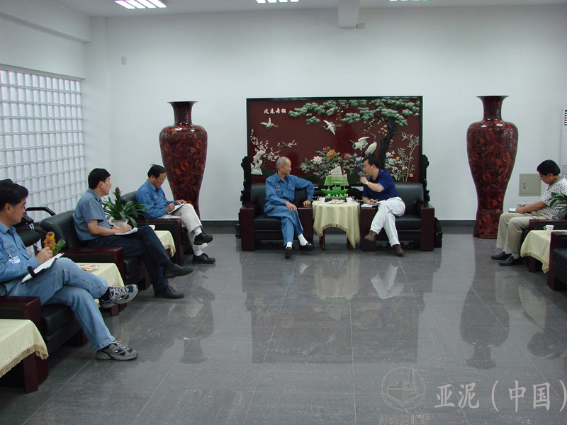 2007年7月1日,彭州市韩轶市长视察四川亚东 2007年7月1日,彭州市韩轶市长视察四川亚东