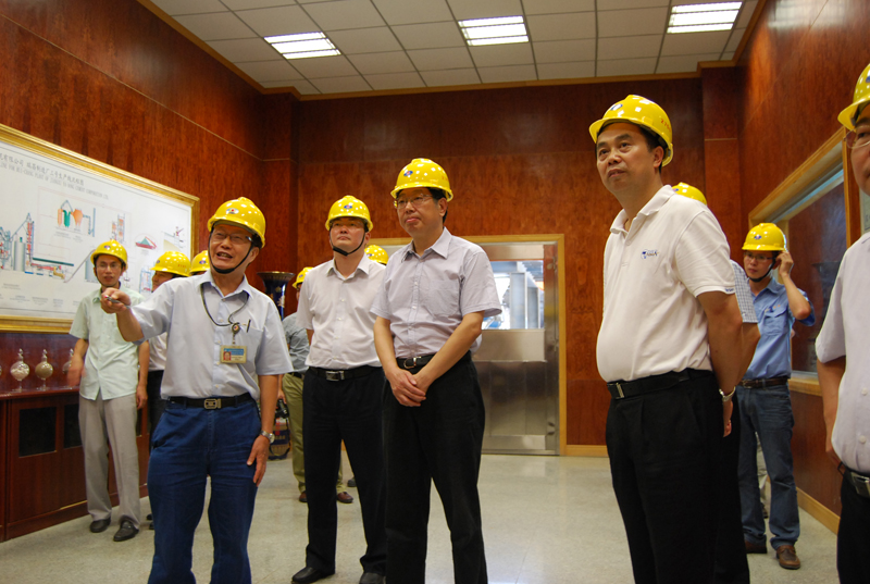 2012年7月24日,新华社江西分社社长王运才参访江西亚东 2012年7月24日,新华社江西分社社长王运才参访江西亚东