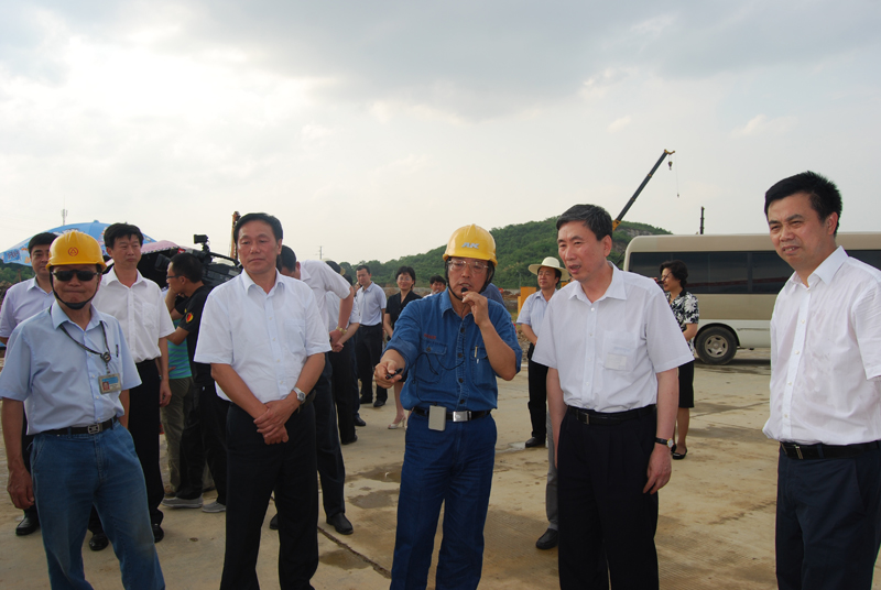 2012年7月11日,江西省政协主席黄跃金视察江西亚东五、六期工地 2012年7月11日,江西省政协主席黄跃金视察江西亚东五、六期工地