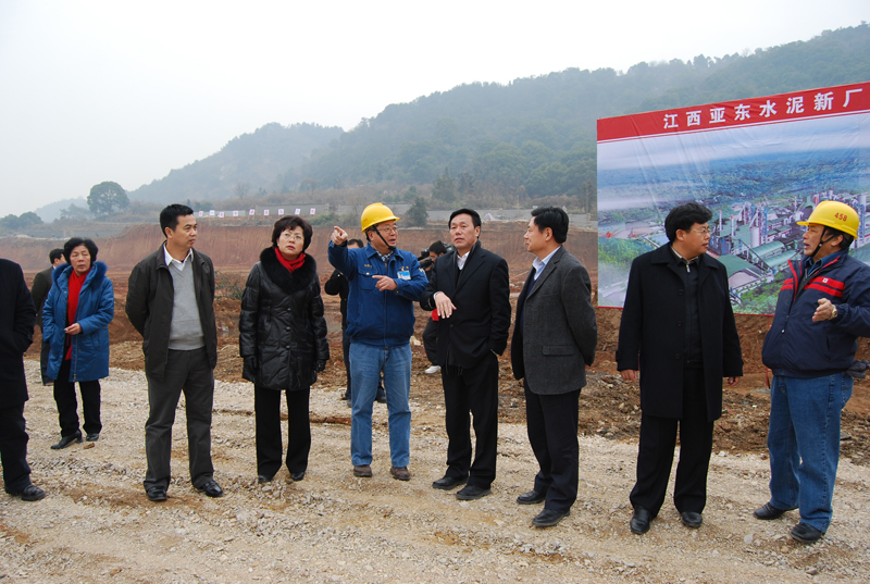 2011年1月9日,江西省政协副主席、九江市委书记钟利贵一行视察江西亚东五、六期工地 2011年1月9日,江西省政协副主席、九江市委书记钟利贵一行视察江西亚东五、六期工地