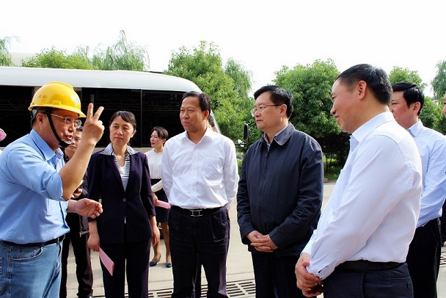 2014年5月8日,湖北省省长王国生在黄冈市委书记刘雪荣、武穴市委书记吴美景等陪同下,莅临黄冈亚东参视察,亚泥(中国)副执行长张振昆、公司总经理黄藤田、协理许文峰亲自接待。 2014年5月8日,湖北省省长王国生在黄冈市委书记刘雪荣、武穴市委书记吴美景等陪同下,莅临黄冈亚东参视察,亚泥(中国)副执行长张振昆、公司总经理黄藤田、协理许文峰亲自接待。