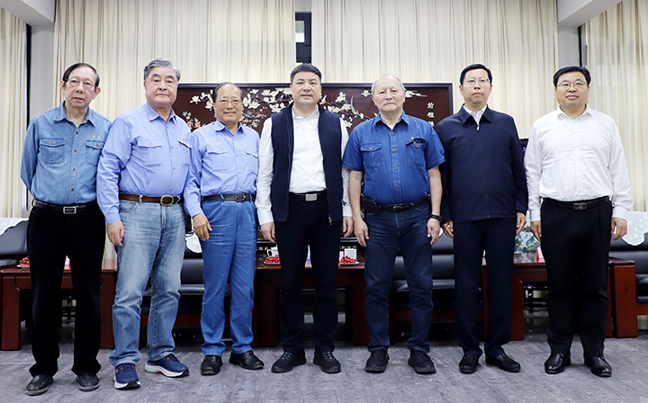 2025年4月16日,江西省台湾事务办公室蔡清平主任等一行莅临亚泥(中国)暨江西亚东水泥公司进行考察指导,亚泥(中国)徐旭平副董事长、张振昆执行长、俞剑屏副执行长及江西亚东田隆总经理等陪同交流。 2025年4月16日,江西省台湾事务办公室蔡清平主任等一行莅临亚泥(中国)暨江西亚东水泥公司进行考察指导,亚泥(中国)徐旭平副董事长、张振昆执行长、俞剑屏副执行长及江西亚东田隆总经理等陪同交流。